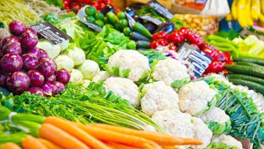 ভরা মৌসুমেও চড়া সবজি বাজার