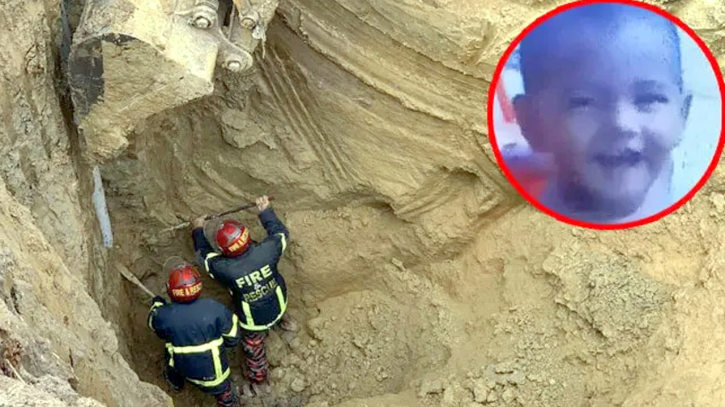 গভীর নলকূপের পাইপে পড়ে যাওয়া শিশু সাজিদকে জীবিত উদ্ধার