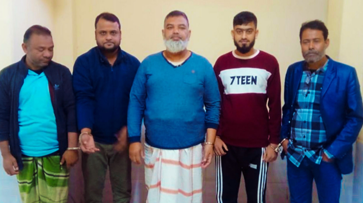 বগুড়ায় আ.লীগের সাংগঠনিক সম্পাদকসহ গ্রেফতার ৫ বগুড়ায় আ.লীগের সাংগঠনিক সম্পাদকসহ গ্রেফতার ৫