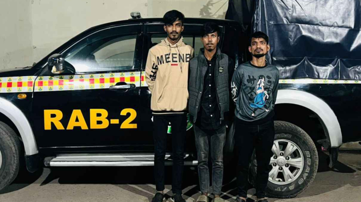 মোহাম্মদপুর থেকে অস্ত্রসহ ৩ ছিনতাইকারী গ্রেফতার মোহাম্মদপুর থেকে অস্ত্রসহ ৩ ছিনতাইকারী গ্রেফতার