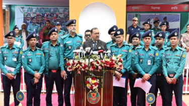বই প্রকাশের আগে সে বই পুঙ্খানুপুঙ্খানভাবে দেখে তারপর স্টলে দেবে