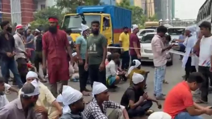বনানীতে সিএনজি অটোরিকশাচালকদের সড়ক অবরোধ বনানীতে সিএনজি অটোরিকশাচালকদের সড়ক অবরোধ