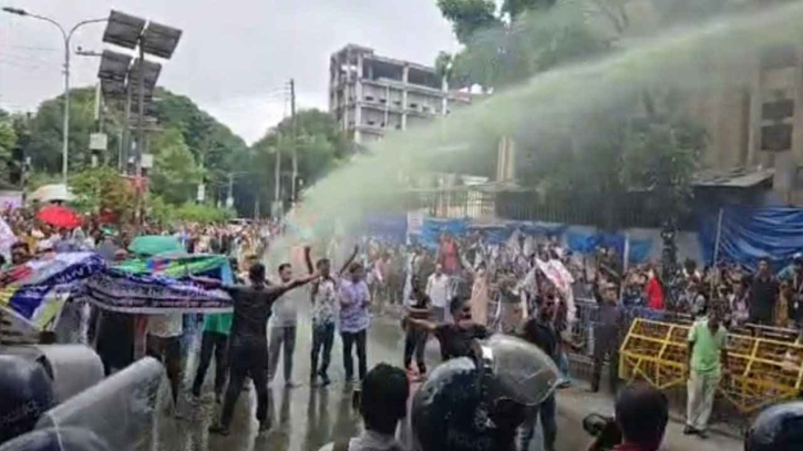 যমুনা অভিমুখে চাকরিচ্যুত বিডিআর সদস্যরা, সাউন্ড গ্রেনেড নিক্ষেপ যমুনা অভিমুখে চাকরিচ্যুত বিডিআর সদস্যরা, সাউন্ড গ্রেনেড নিক্ষেপ