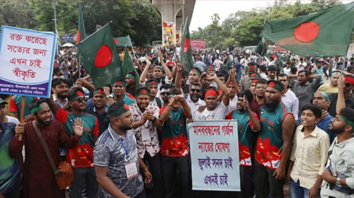 জুলাই সনদের দাবিতে শাহবাগ অবরোধ জুলাই সনদের দাবিতে শাহবাগ অবরোধ