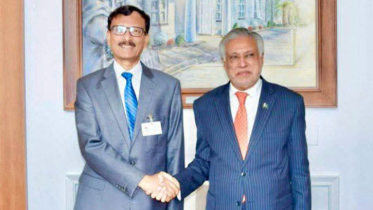 পররাষ্ট্র উপদেষ্টার সঙ্গে পাকিস্তানের পররাষ্ট্রমন্ত্রীর সাক্ষাৎ
