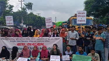 রবীন্দ্র বিশ্ববিদ্যালয় শিক্ষার্থীদের ঢাকা-পাবনা মহাসড়ক অবরোধ