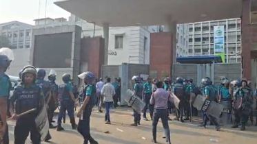 সচিবালয়ে গাড়ি ভাঙচুর করল শিক্ষার্থীরা, পুলিশের লাঠিপেটায় ছত্রভঙ্গ