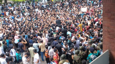 সচিবালয়ের সামনে এইচএসসি পরীক্ষার্থীরা, সব গেট বন্ধ