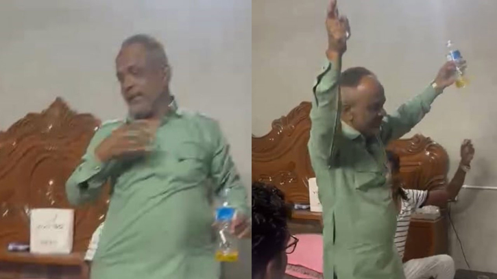 জামিনে মুক্তি পেয়েই মদ পান করে আ.লীগ নেতার নৃত্য, ভিডিও ভাইরাল! জামিনে মুক্তি পেয়েই মদ পান করে আ.লীগ নেতার নৃত্য, ভিডিও ভাইরাল!
