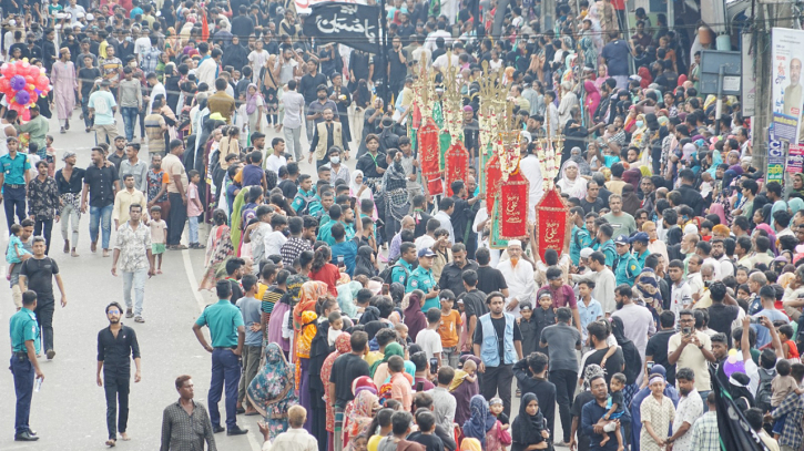 কঠোর নিরাপত্তায় রাজধানীতে তাজিয়া মিছিল অনুষ্ঠিত কঠোর নিরাপত্তায় রাজধানীতে তাজিয়া মিছিল অনুষ্ঠিত