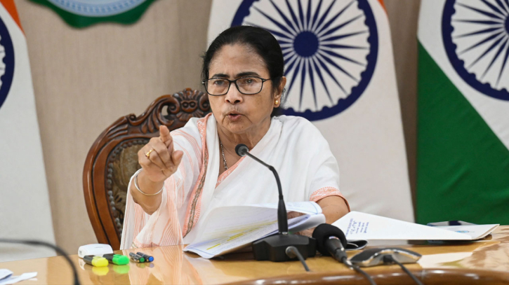 আ.লীগ নেতাদের ভারতে আশ্রয় নিয়ে মমতার বিস্ফোরক মন্তব্য
