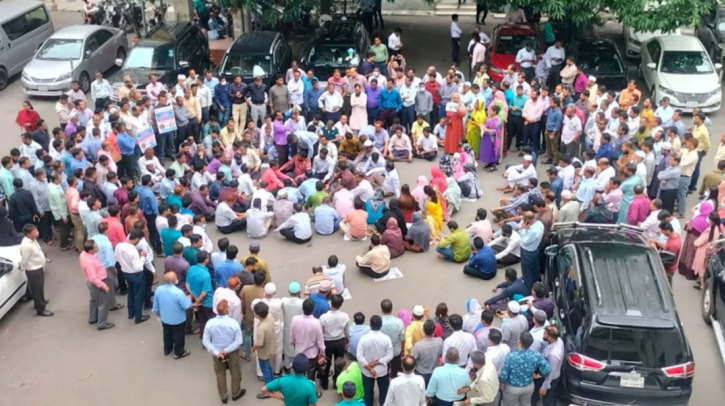 সচিবালয়ে চাকরি অধ্যাদেশ বাতিলের দাবিতে ৪৮ ঘণ্টার আলটিমেটাম সচিবালয়ে চাকরি অধ্যাদেশ বাতিলের দাবিতে ৪৮ ঘণ্টার আলটিমেটাম