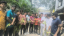 নবীন শিক্ষার্থীদের ফুল দিয়ে বরণ করলো জগন্নাথ ছাত্রদল