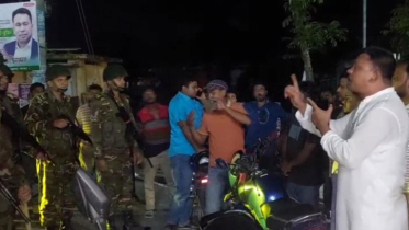 নীলফামারীতে আইনজীবীকে গ্রেপ্তার করায় পুলিশ সুপারের কার্যালয় ঘেরাও