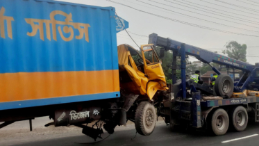 টাঙ্গাইলে দাঁড়িয়ে থাকা ট্রাকে কাভার্ডভ্যানের ধাক্কা, নিহত ১