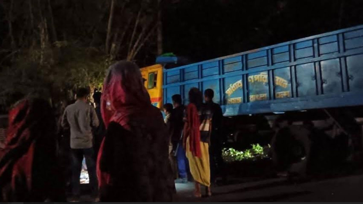 অটোরিকশায় ট্রাকের ধাক্কা, নিহত ১ ও শিশুসহ আহত ৫ অটোরিকশায় ট্রাকের ধাক্কা, নিহত ১ ও শিশুসহ আহত ৫