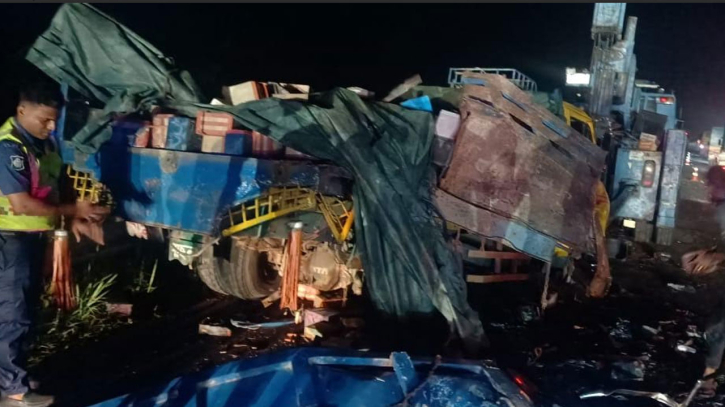 ঢাকা-মাওয়া এক্সপ্রেসওয়েতে বাস-ট্রাক সংঘর্ষে নিহত ৪