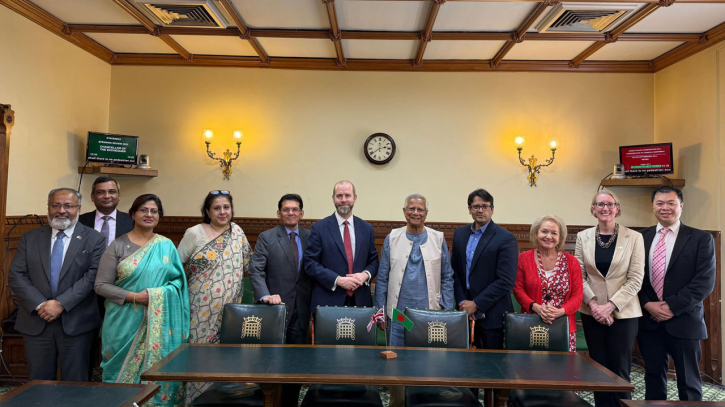 ড. ইউনূসের সঙ্গে যুক্তরাজ্যের বাণিজ্য বিষয়ক সচিবের বৈঠক ড. ইউনূসের সঙ্গে যুক্তরাজ্যের বাণিজ্য বিষয়ক সচিবের বৈঠক