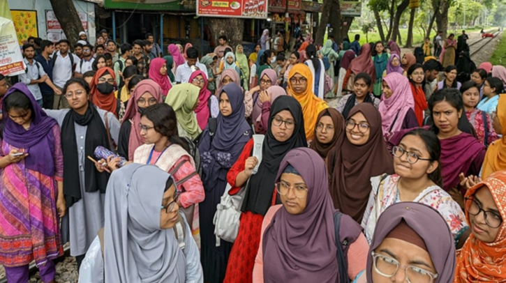 বাকৃবি শিক্ষার্থীদের ‘সারা বাংলায় কৃষিবিদ ব্লকেড’ কর্মসূচির হুমকি বাকৃবি শিক্ষার্থীদের ‘সারা বাংলায় কৃষিবিদ ব্লকেড’ কর্মসূচির হুমকি