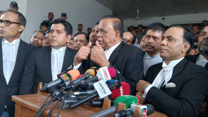 ‘ইশরাক হোসেনকে শপথ না পড়ালে আদালত অবমাননা হবে’ ‘ইশরাক হোসেনকে শপথ না পড়ালে আদালত অবমাননা হবে’