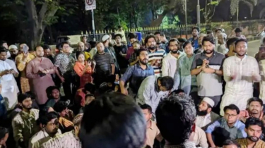 আ’লীগকে নিষিদ্ধ ও বিচারের দাবিতে যমুনার সামনে অবস্থান
