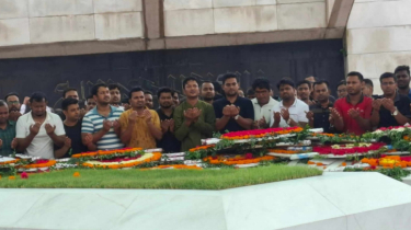 জিয়ার সমাধিতে জবি ছাত্রদলের পুষ্পার্ঘ্য অর্পণ