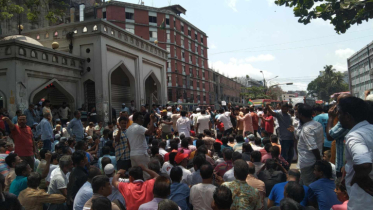 ইশরাক সমর্থকদের গুলিস্তান ‘ব্লকেড’, যানচলাচল বন্ধ!