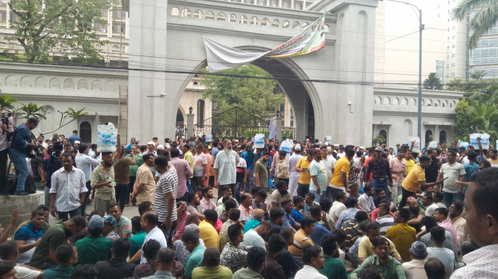 টানা ৪র্থ দিনের মতো নগরভবনে ইশরাকপন্থিরা! টানা ৪র্থ দিনের মতো নগরভবনে ইশরাকপন্থিরা!