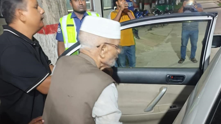 স্ত্রীর জিম্মায় ছাড়া পেলেন সাবেক ভূমিমন্ত্রী হীরা স্ত্রীর জিম্মায় ছাড়া পেলেন সাবেক ভূমিমন্ত্রী হীরা