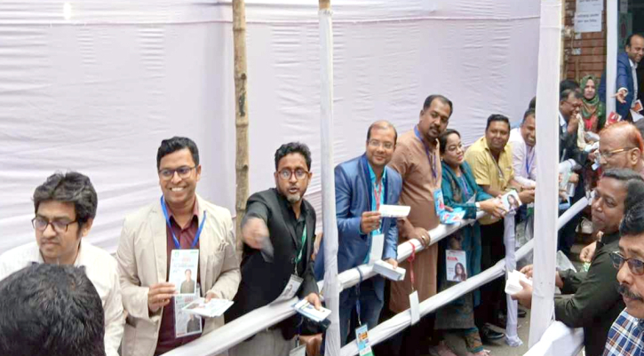 ডিআরইউ নির্বাচনের ভোটগ্রহণ চলছে