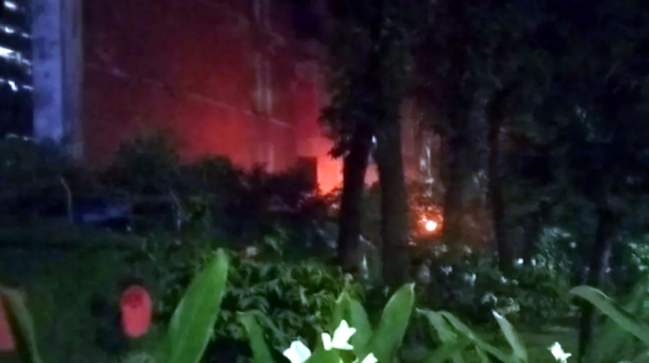 ঢাকা বিশ্ববিদ্যালয়ের বিজয় একাত্তর হলে আগুন