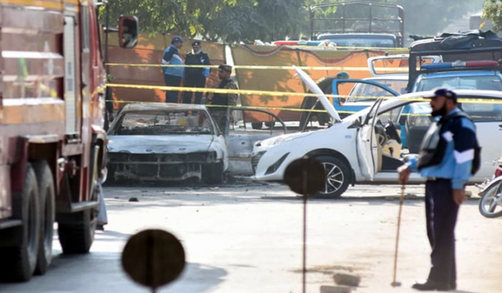 ইসলামাবাদ আদালতের বাইরে আত্মঘাতী হামলায় নিহত ১২