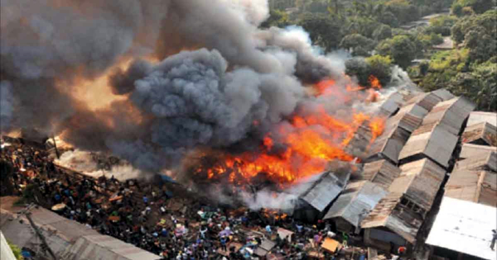 কড়াইল বস্তিতে আগুন, নিয়ন্ত্রণে ১১ ইউনিট