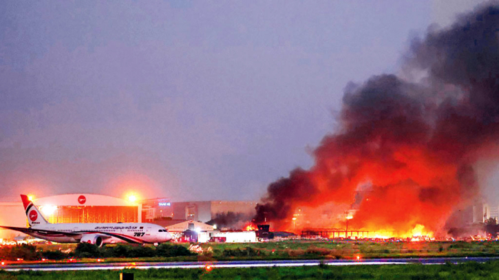পোড়া কার্গো ভিলেজ থেকে মোবাইল চুরি, বরখাস্ত আনসার সদস্য