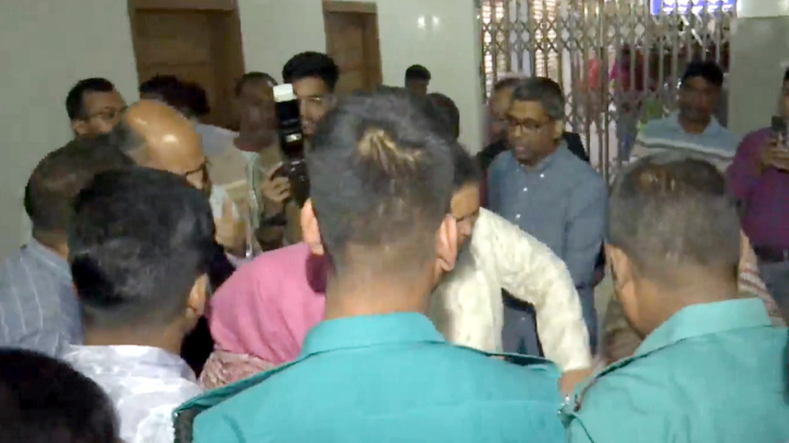 রাজশাহীতে বাসায় ঢুকে বিচারকের স্কুলপড়ুয়া ছেলেকে ছুরিকাঘাতে হত্যা