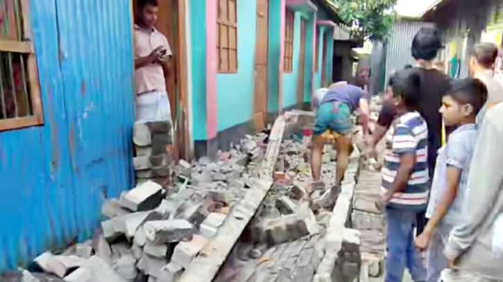 রূপগঞ্জে ভূমিকম্পে দেয়াল ধসে শিশুর মৃত্যু, আহত ২