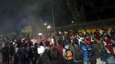 শাহবাগে উত্তেজনা, বিসিএস পরীক্ষার্থী–পুলিশ মুখোমুখি শাহবাগে উত্তেজনা, বিসিএস পরীক্ষার্থী–পুলিশ মুখোমুখি