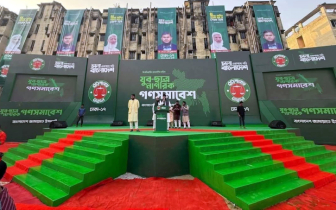 জামায়াতের লাল-সবুজ মঞ্চ নিয়ে সমালোচনার ঝড় জামায়াতের লাল-সবুজ মঞ্চ নিয়ে সমালোচনার ঝড়