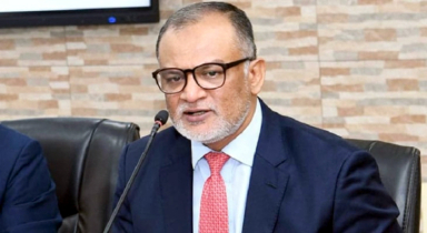 ব্যাংকিং খাতের অবস্থা যুদ্ধবিধ্বস্ত দেশের চেয়েও খারাপ: বাণিজ্য উপদেষ্টা