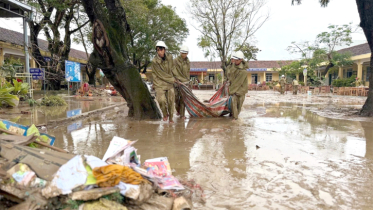 থাইল্যান্ডে ভয়াবহ বন্যা, ১৩ জনের প্রাণহানি থাইল্যান্ডে ভয়াবহ বন্যা, ১৩ জনের প্রাণহানি