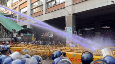 নন-এমপিও শিক্ষকদের জলকামান-সাউন্ড গ্রেনেড নিক্ষেপ নন-এমপিও শিক্ষকদের জলকামান-সাউন্ড গ্রেনেড নিক্ষেপ