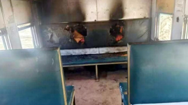 ময়মনসিংহে ট্রেনের বগিতে দুর্বৃত্তদের আগুন ময়মনসিংহে ট্রেনের বগিতে দুর্বৃত্তদের আগুন