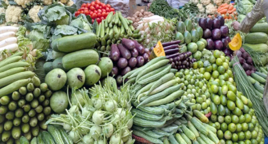 সবজির বাজারে স্বস্তির নিশ্বাস, আগাম মৌসুমি সরবরাহে দাম কমছে সবজির বাজারে স্বস্তির নিশ্বাস, আগাম মৌসুমি সরবরাহে দাম কমছে