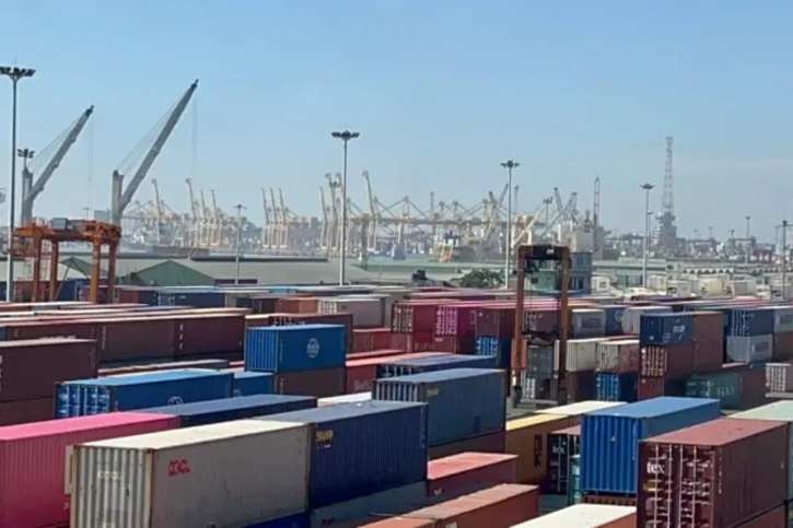 লালদিয়া, পানগাঁও টার্মিনাল বিদেশিদের হাতে