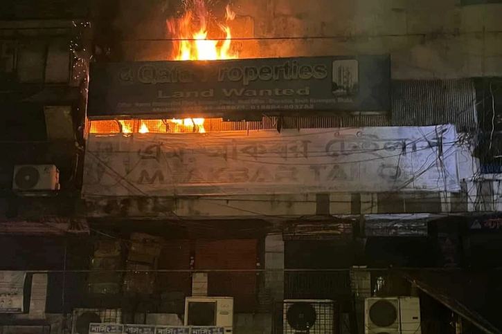 গুলিস্তানে মার্কেটে আগুন