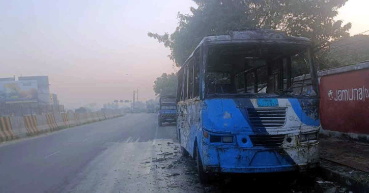 ঢাকা-চট্টগ্রাম মহাসড়কে বাসে আগুন