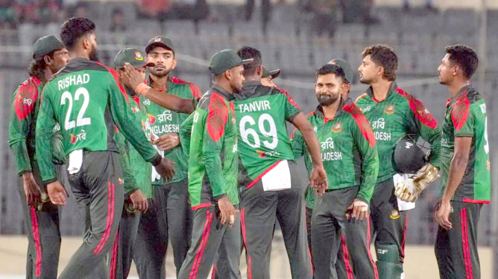 রিশাদের ৬ উইকেটে বাংলাদেশের বড় জয় রিশাদের ৬ উইকেটে বাংলাদেশের বড় জয়