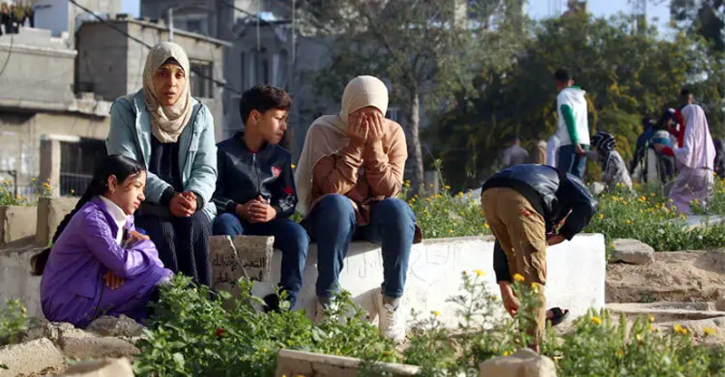 দুপুরে যুদ্ধবিরতির ঘোষণা সন্ধ্যায় ইসরায়েলের হামলা দুপুরে যুদ্ধবিরতির ঘোষণা সন্ধ্যায় ইসরায়েলের হামলা