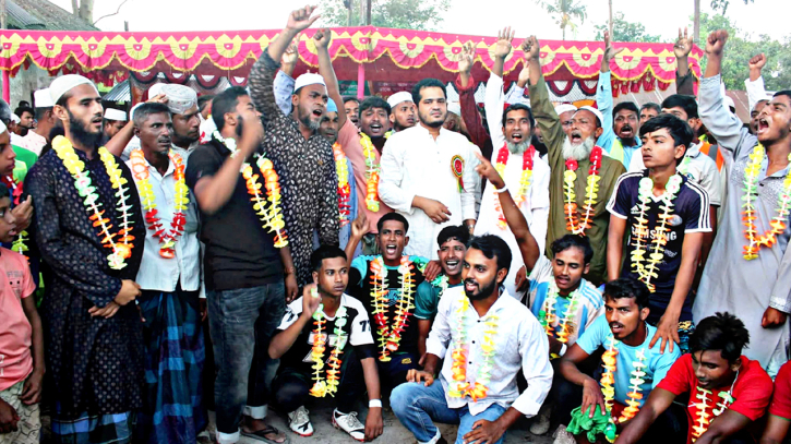 বগুড়ায় বিএনপির ৩৩ নেতাকর্মীর জামায়াতে যোগদান বগুড়ায় বিএনপির ৩৩ নেতাকর্মীর জামায়াতে যোগদান