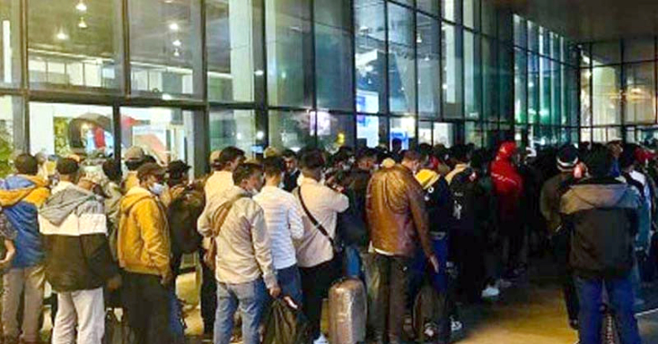 লিবিয়া থেকে দেশে ফিরলেন ১৭৪ বাংলাদেশি লিবিয়া থেকে দেশে ফিরলেন ১৭৪ বাংলাদেশি